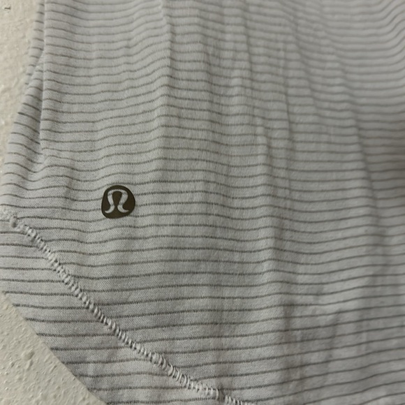 Lululemon Women’s Tee, Size 12/Large - Picture 3 of 6